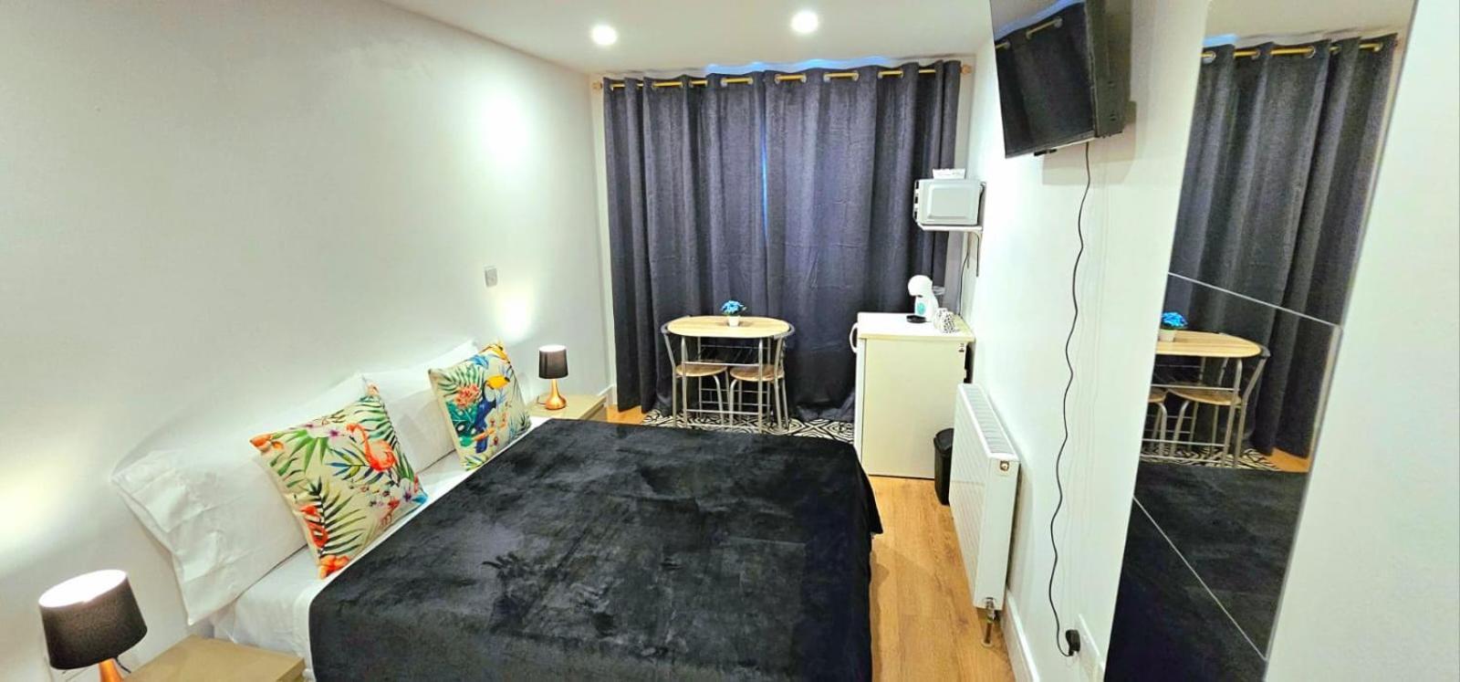 Penelope Ensuite Double Room Лондон Экстерьер фото