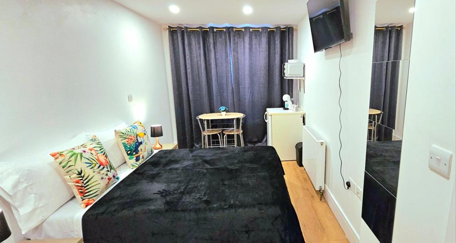 Penelope Ensuite Double Room Лондон Экстерьер фото